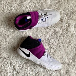 Nike Kyries | Size 5.5Y